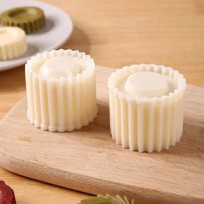 Sunflower‑Patterned Round Hand‑Press Mooncake Mold, French‑Style Lace Pastry Mold 🍪