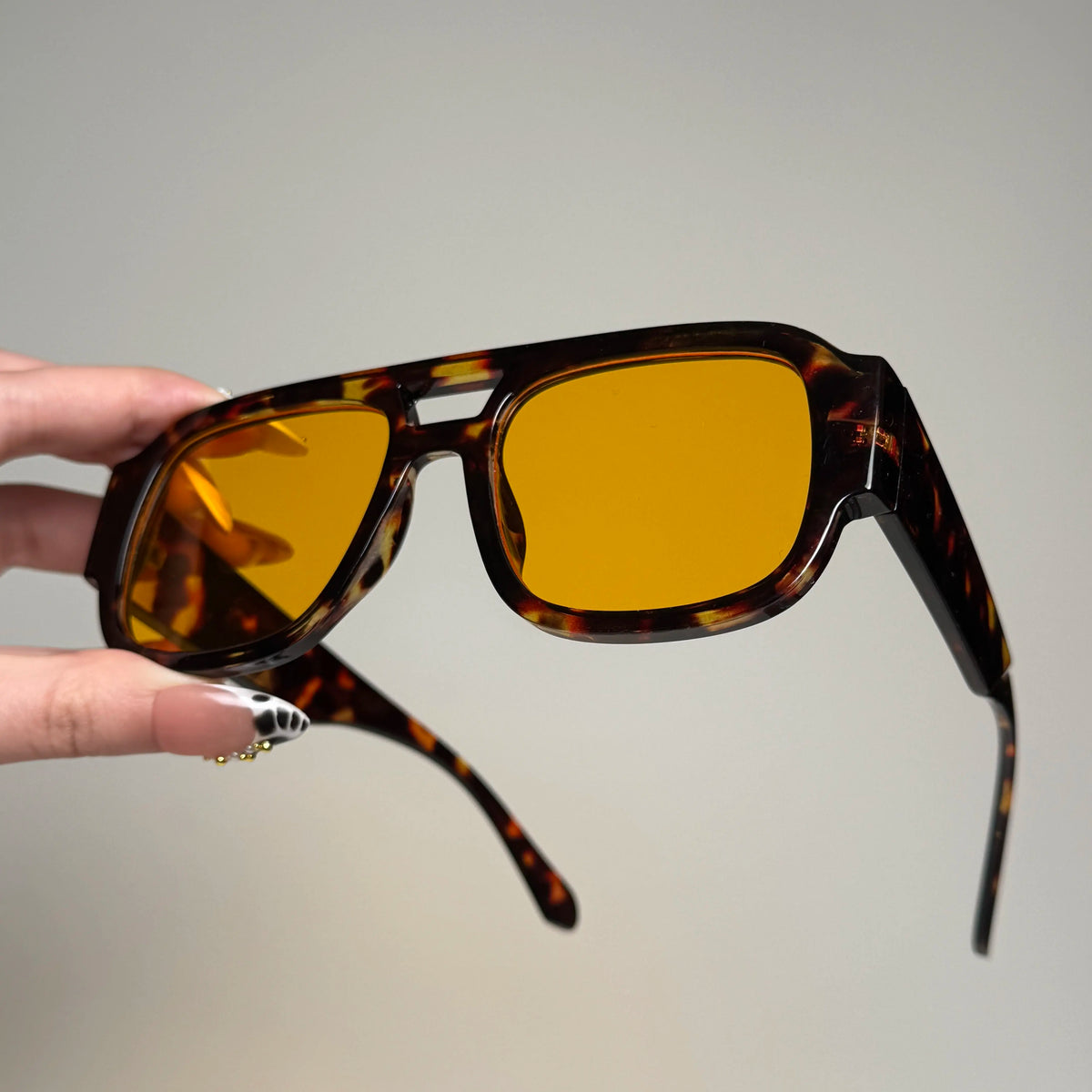 Stylish Aviator Sunglasses for Men and Women, Trendy Rectangle, Fashionable Design🕶️