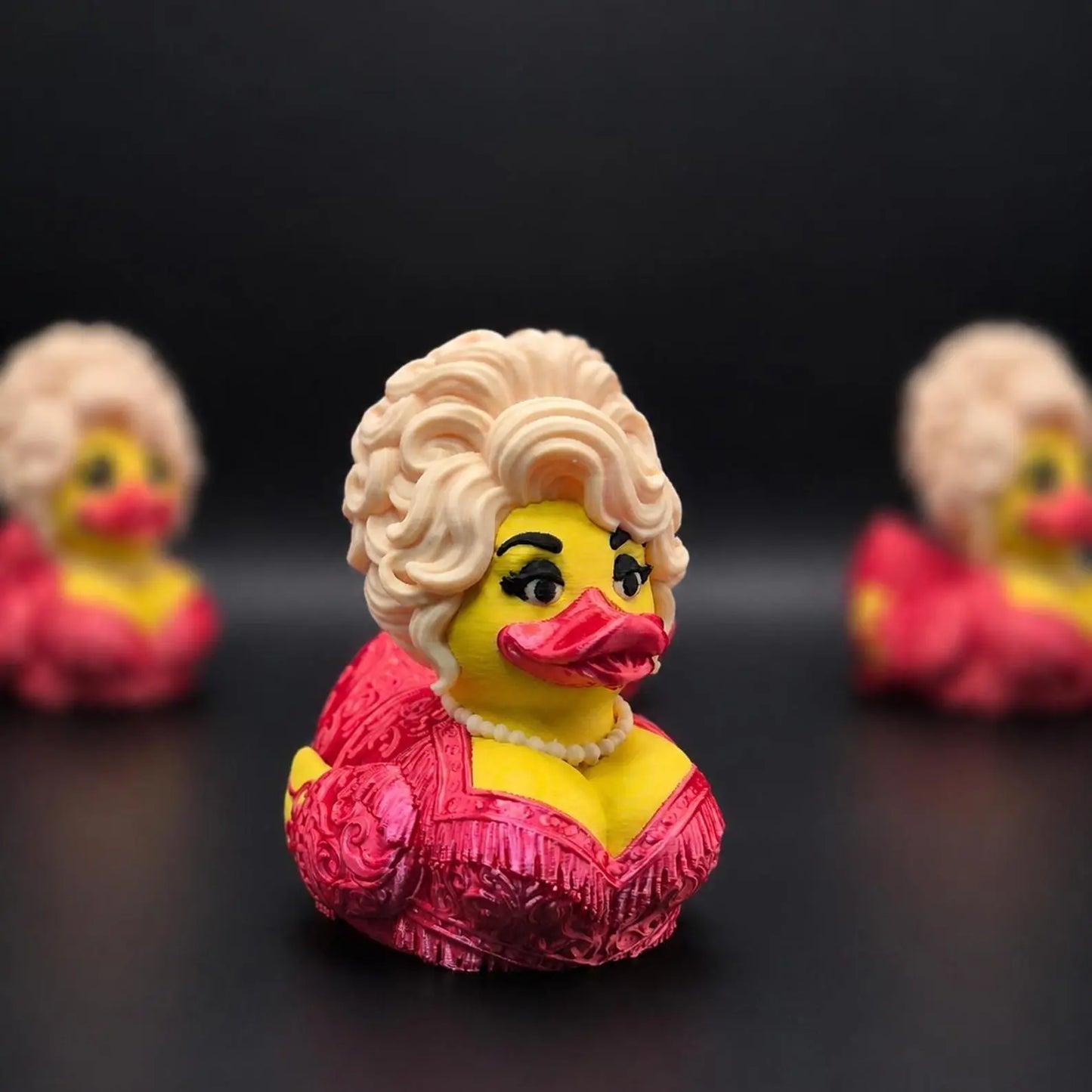 Dolly Duck - 3D Printed Collectible,Cute Desk & Car Decor 🦆