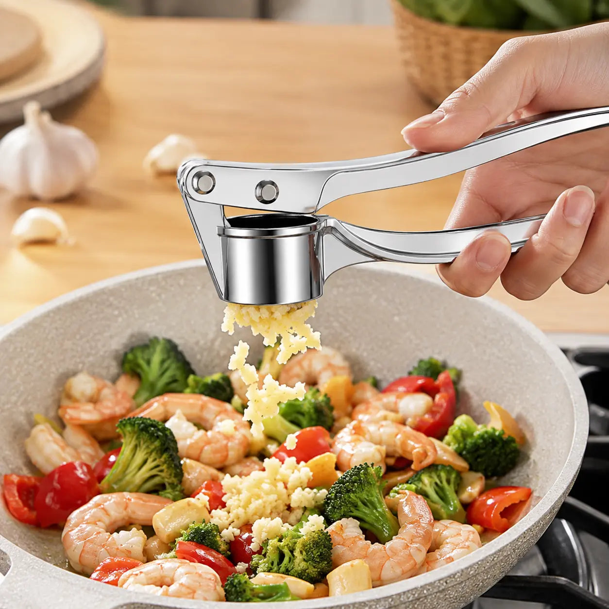 Stainless Steel Garlic Press, Heavy Duty Manual Garlic Crusher Tool 🧄