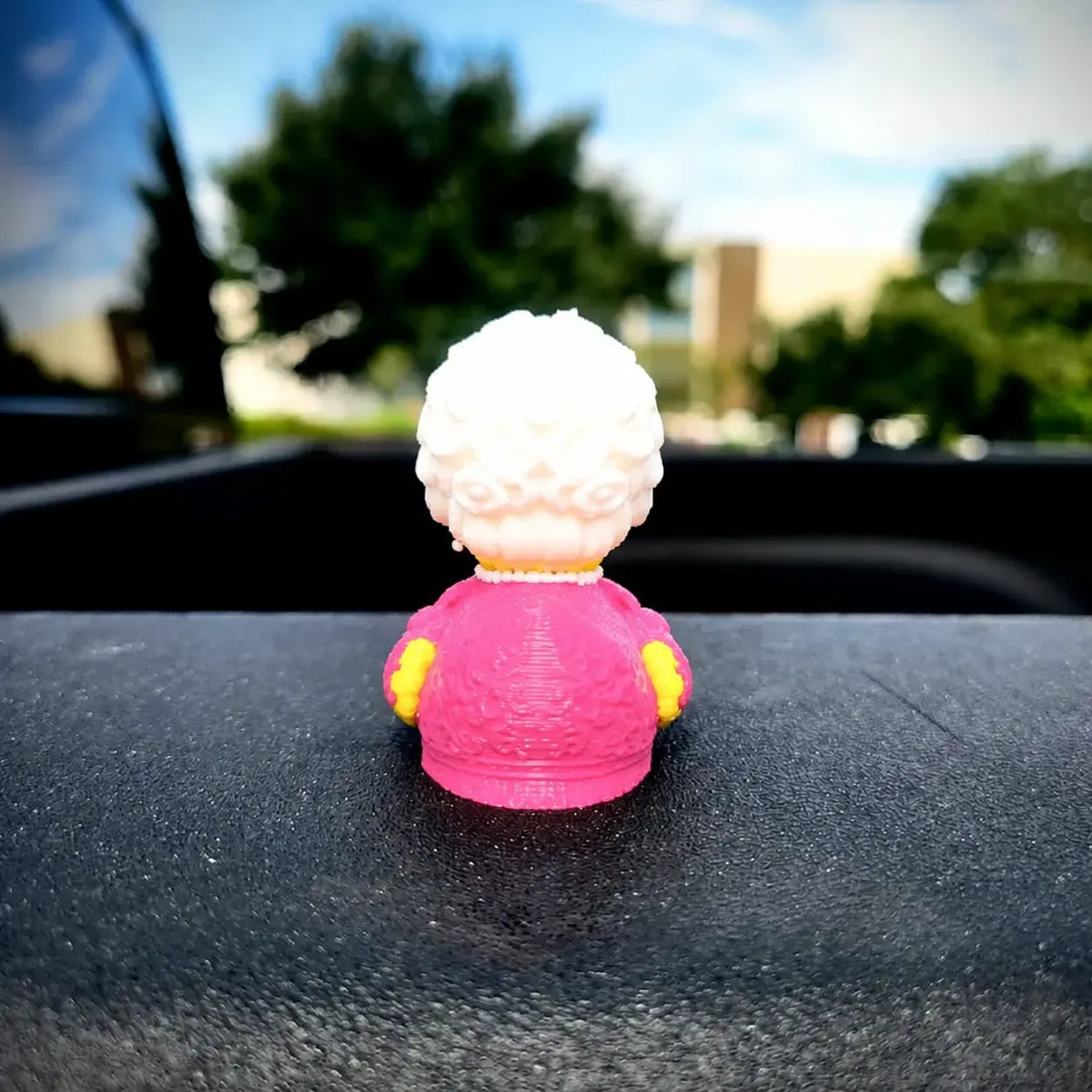 Dolly Duck - 3D Printed Collectible,Cute Desk & Car Decor 🦆
