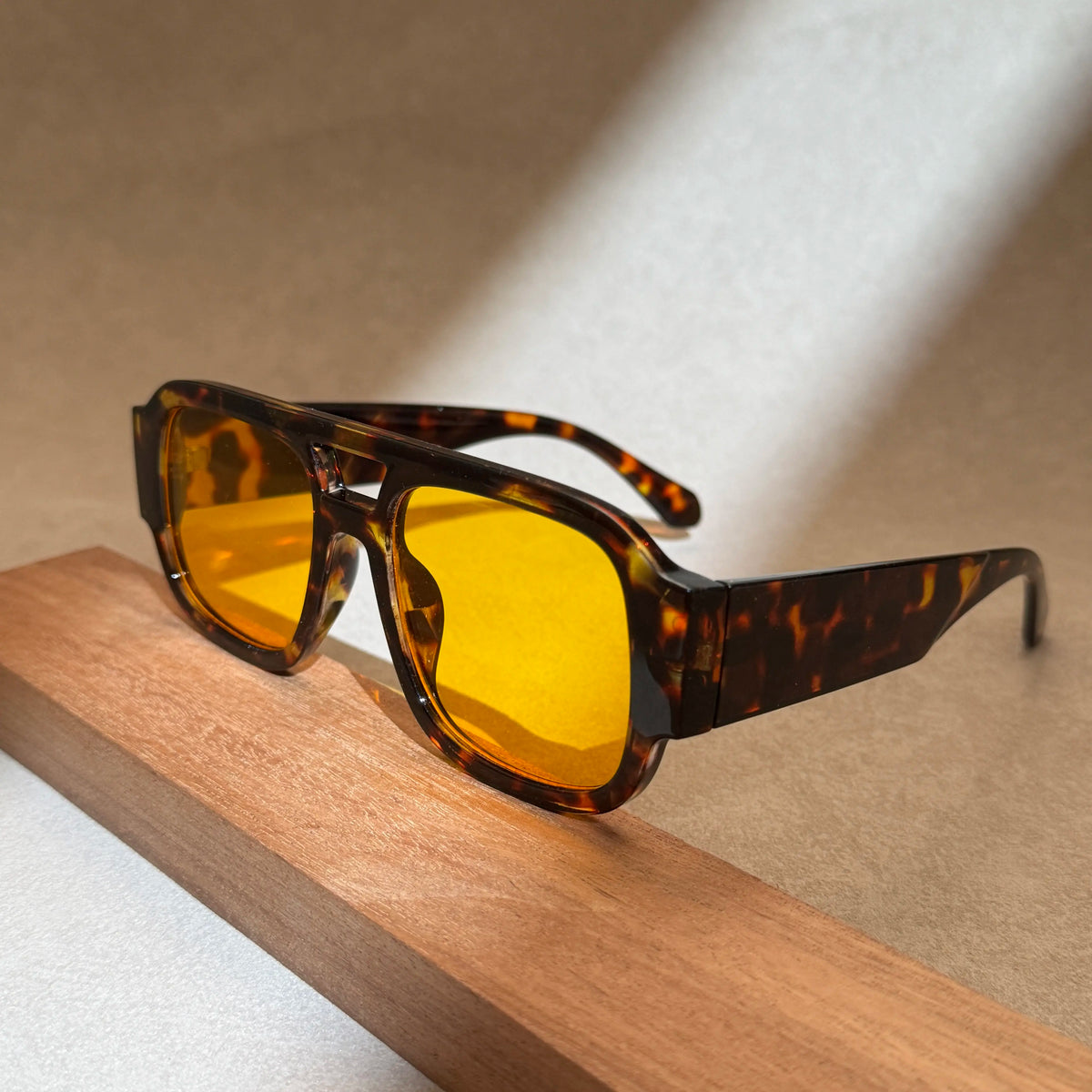 Stylish Aviator Sunglasses for Men and Women, Trendy Rectangle, Fashionable Design🕶️